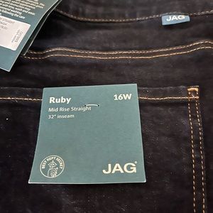 Jag - Ruby mid rise straight leg jeans - size 16W - 32” inseam. New with tag.